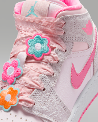 M ジョーダン　フラワー　レオパード Air Jordan 1 Mid Alt SE Older Kids' Shoes. Nike ZA